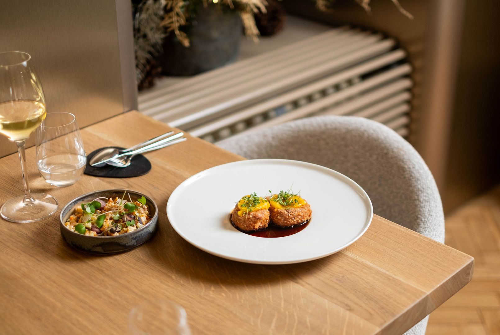 Teleci rizek smazeny bramborovy salat - uzeny zloutek - cerne pivo.(7).jpg